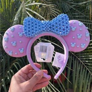 Disney Parks pink Valentines Minnie Mouse Beaded Ears Headband 2023